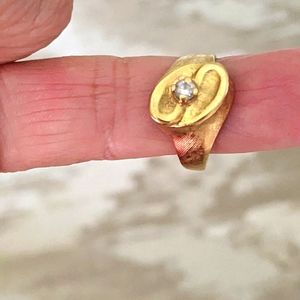 18K💛 GOLD ANTIQUE  RING WITH SOLITARY DIAMOND